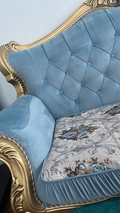 Продается диван для гостиной