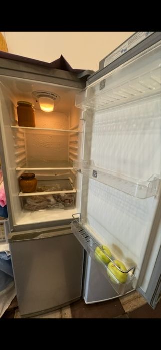 Продаю холодильник Samsung