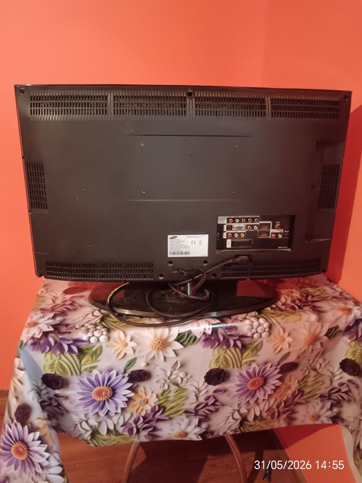 Vând televizor  cu telecomandă