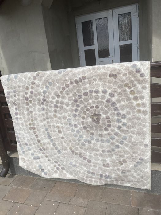 Covor gros cu buline 150 pe 230 cm