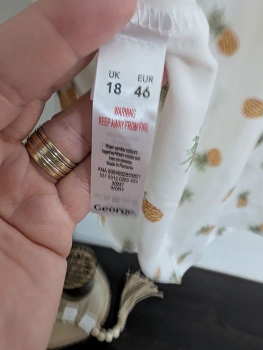 Cămașa fără mâneci dama