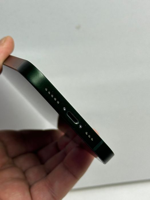 Продам Айфон 13 128г