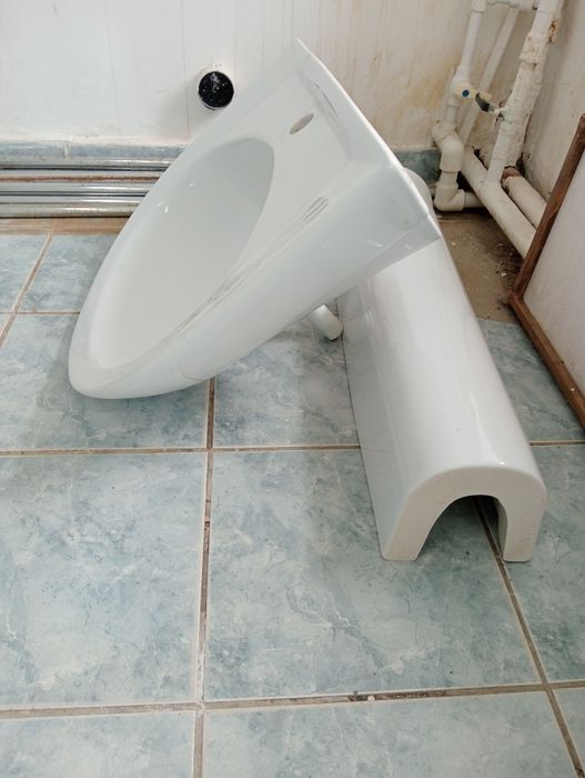 Продам раковину с пьедестало