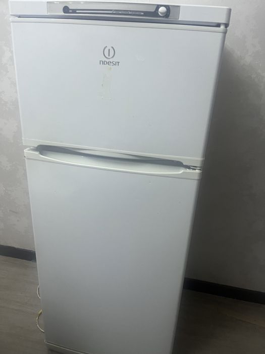 Холодильник рабочии морозит хорошо