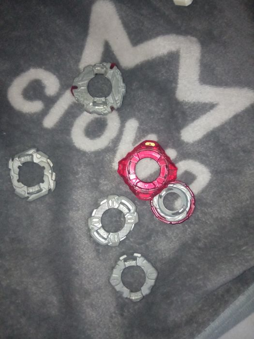 много beyblade срочно