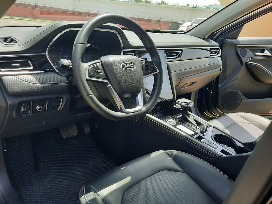 Avtomobil Jac J7