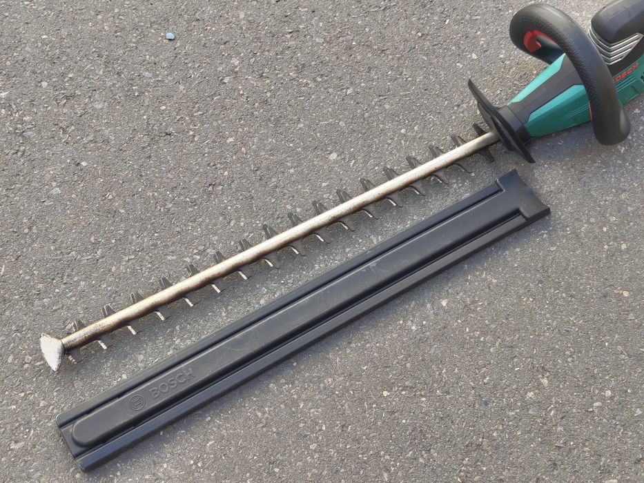 Храсторез Bosch AHS 70-34 700W