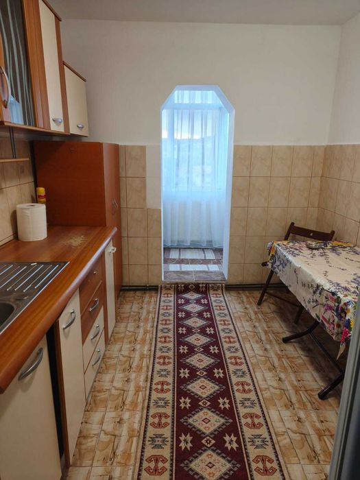 Apartament 3 camere de închiriat