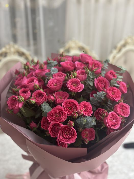 Розовый букет роз