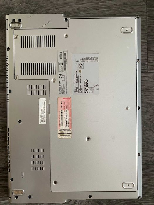 Ноутбук Fujitsu LIFEBOOK UH552