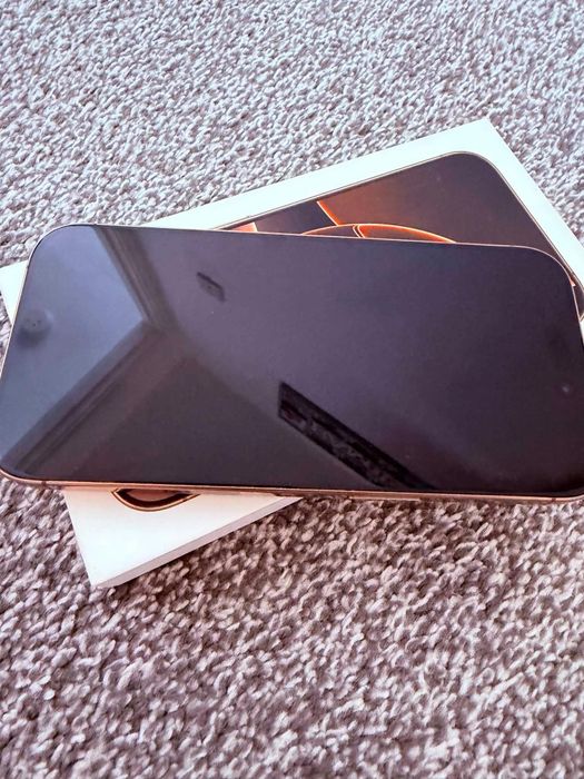 Iphone 16 Pro Gold