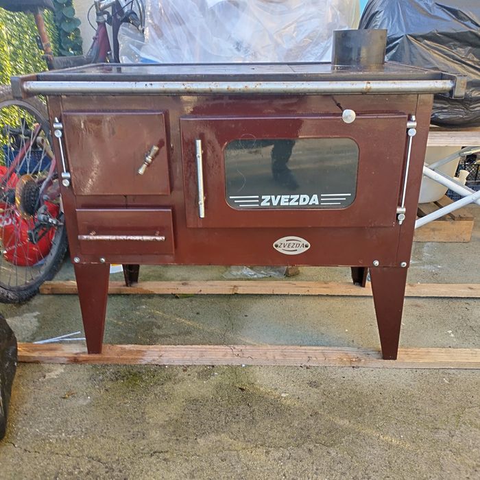 Продавам печка на дърва с фурна