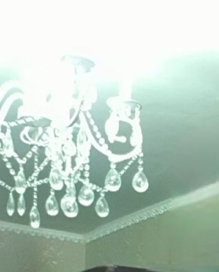 Продам люстру с пультом ду.