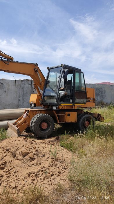 Продам срочно колесный экскаватор