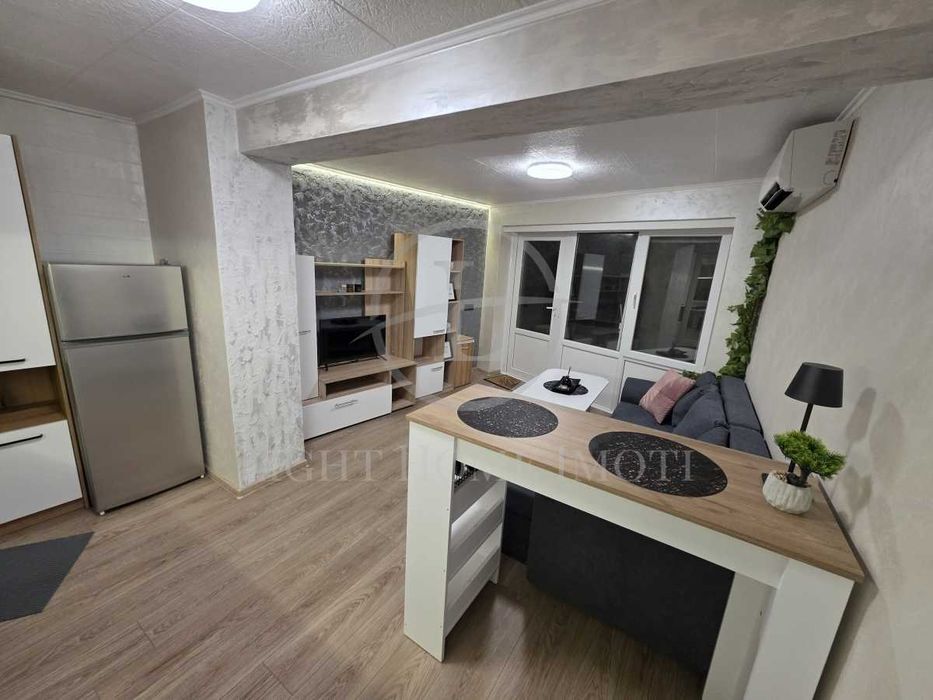 Продава се Едностаен апартамент в Пловдив, Център - 28 кв.м за 1203 €/кв.м - Снимка #1