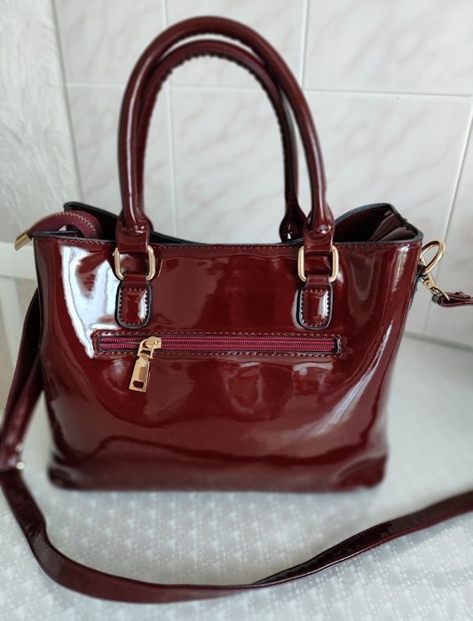 Сумка лаковая бордо