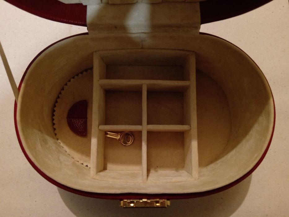 Кутия за бижута или гримове