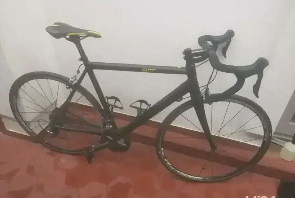 Vând bicicletă semicursieră Radon