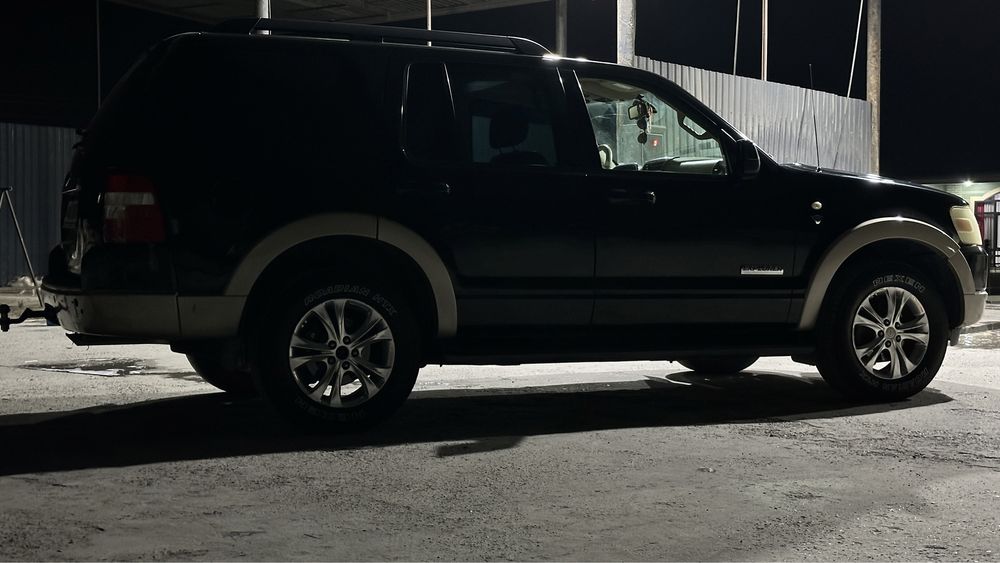 Ford Explorer 4,6 sotiladi