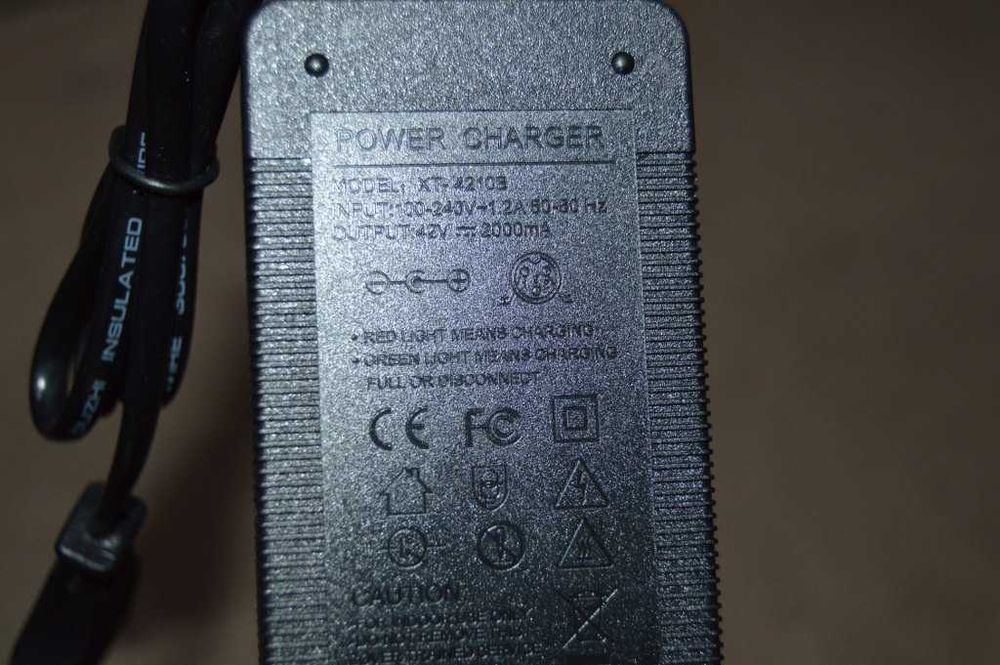 Incărcător trotineta XT-4210B 42V, 2A, mufă cu 3 pini, nou