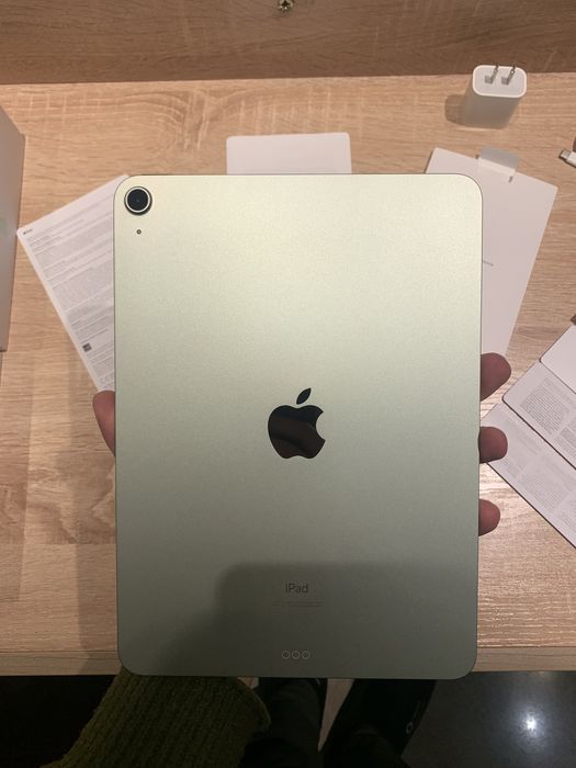 Продаю iPad Air [4th Generation] + Apple pencil [2nd Generation]