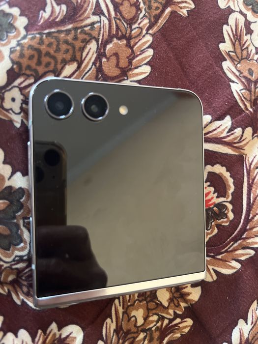 Samsung Flip 5 256gb kareadan kelgan emei utgan 100%ishonchi