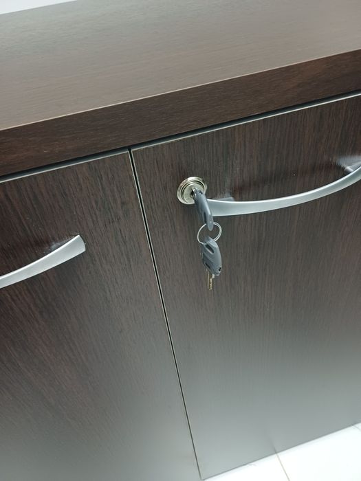 Шкаф новый офисный