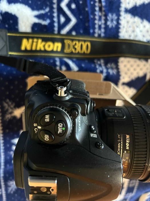 Nikon D300S + 18-70 DX VR + CF card + зарядно + 2 бр батерии Nikon