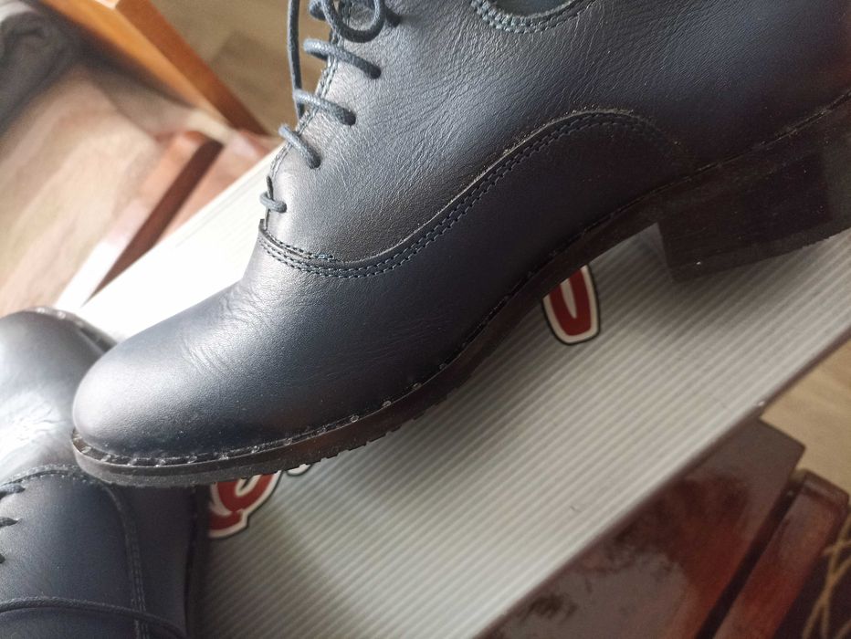 Дамски елегантни тъмносини обувки с ток