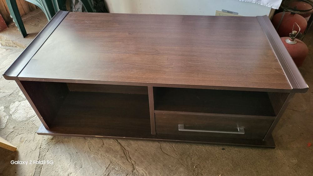 Продавам шкаф за телевизор