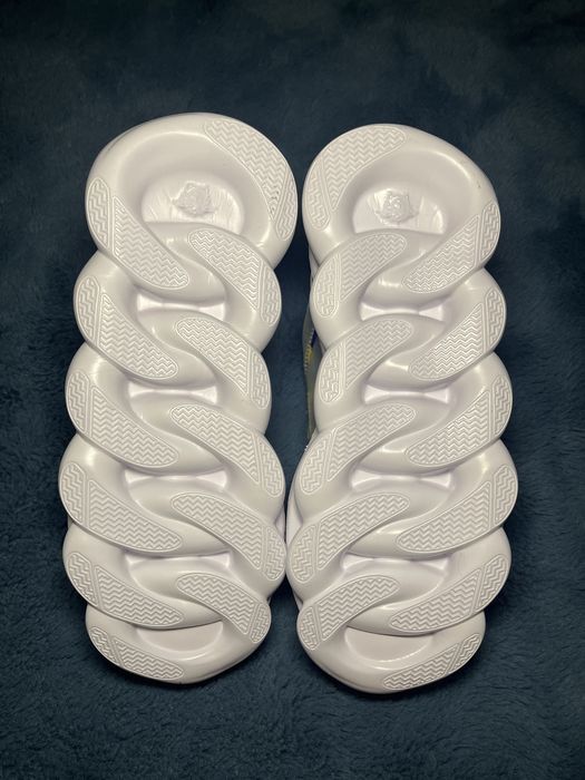 Versace chain reaction