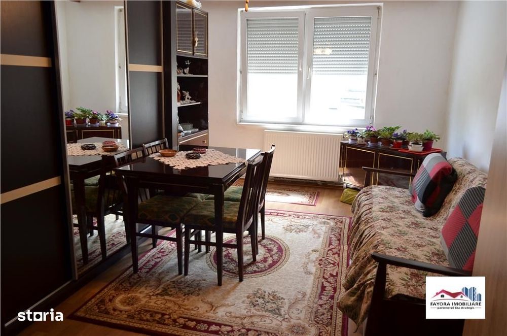 Ap. 3 Camere si 2 Bai cu Garaj de Vanzare Zona Corina — fotografia 1