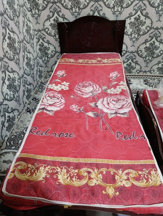 Holati aʼlo 2ta bir xil bir kishilik divan sotiladi!