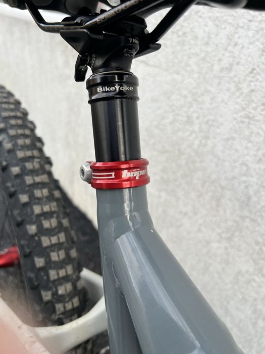 Останали части: RockShox Zeb, шок EXT Storia V3,Sram X01, Magura/Saint