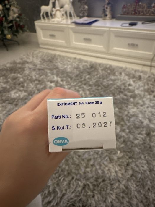 Expigment %4 nou, cu data de expirare 08.2027. Pentru pete pigmentare