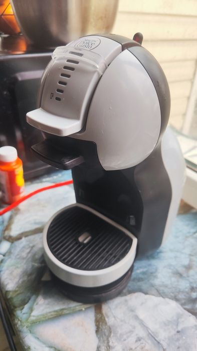 Продам кофемашину Nescafe Dolce Gusto
