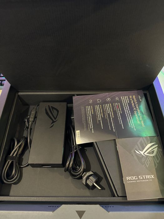 Лаптоп ASUS ROG Strix SCAR 18