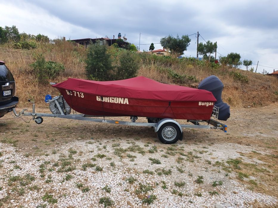 Уникална моторна лодка с четиритактов двигател Yamaha 40к.с. и колес