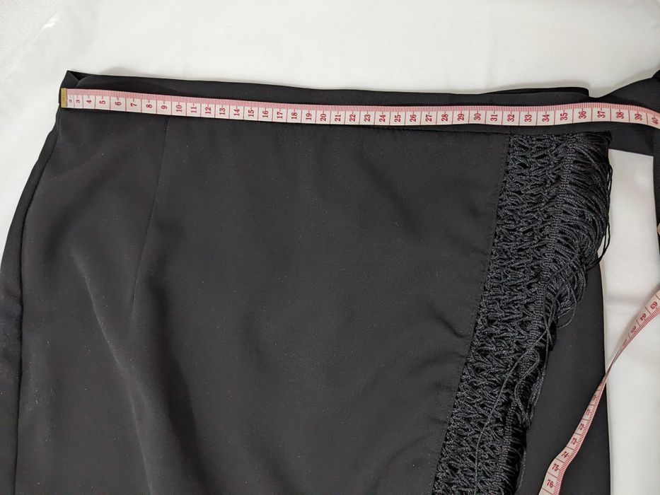 Fustă neagră petrecută cu franjuri, tango, mărime M, ajustabilă, noua