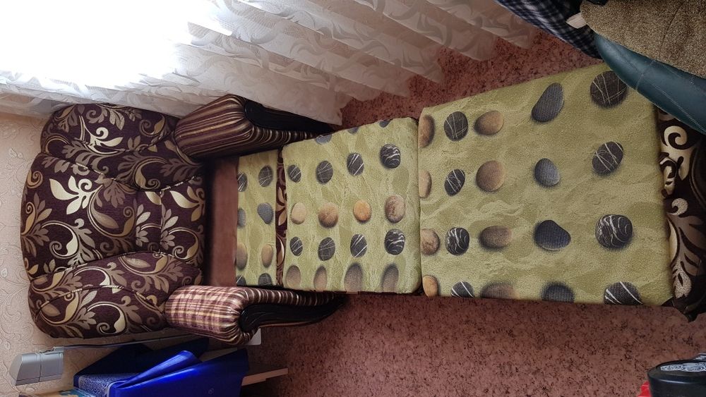 Угловой диван и кресло