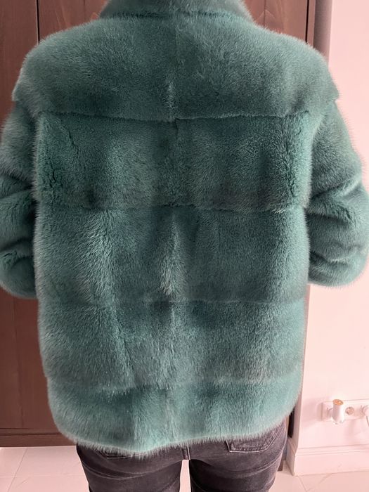 Haina blana de nurca, Casiani