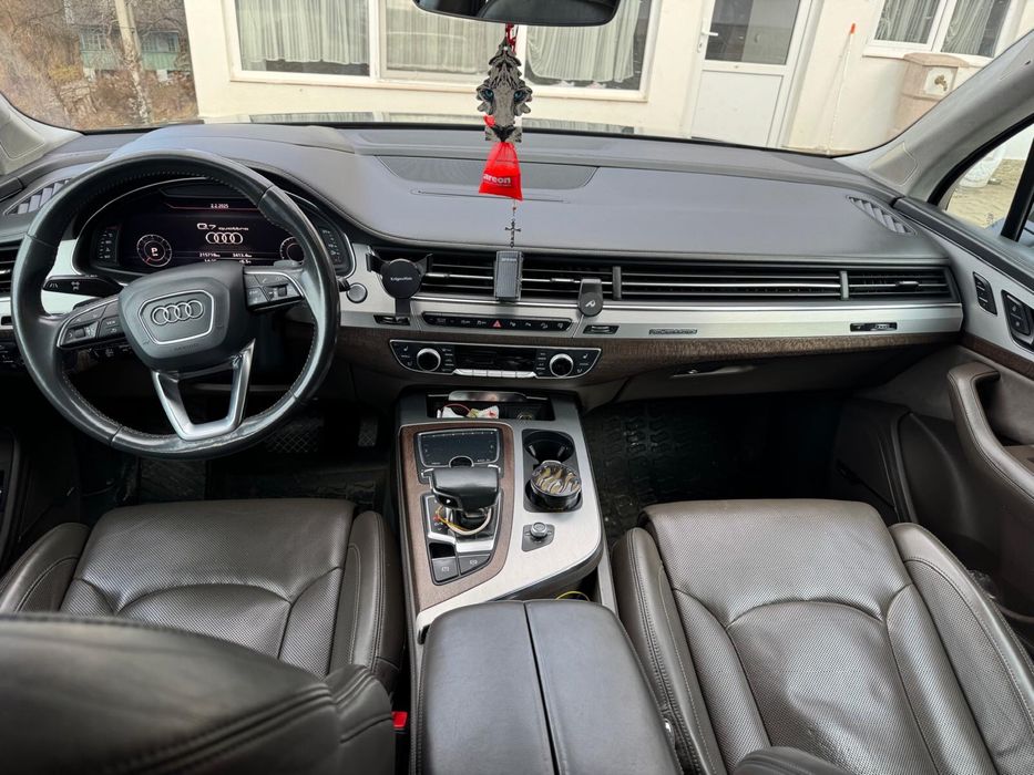 Se vinde Audi Q7