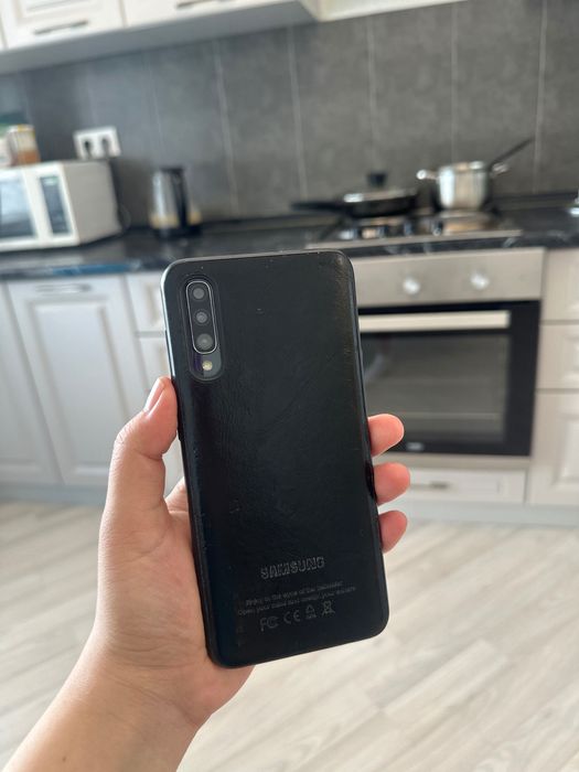 Продаю Samsung A50 б/у