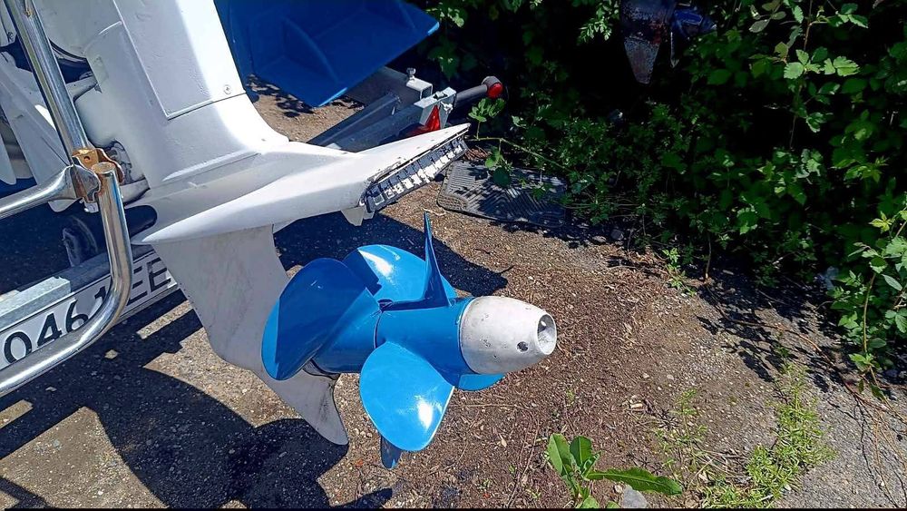 Моторна лодка Beneteau
