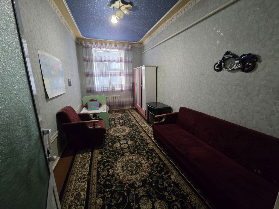 3 xona lik uy sotiladi jumaji oldida