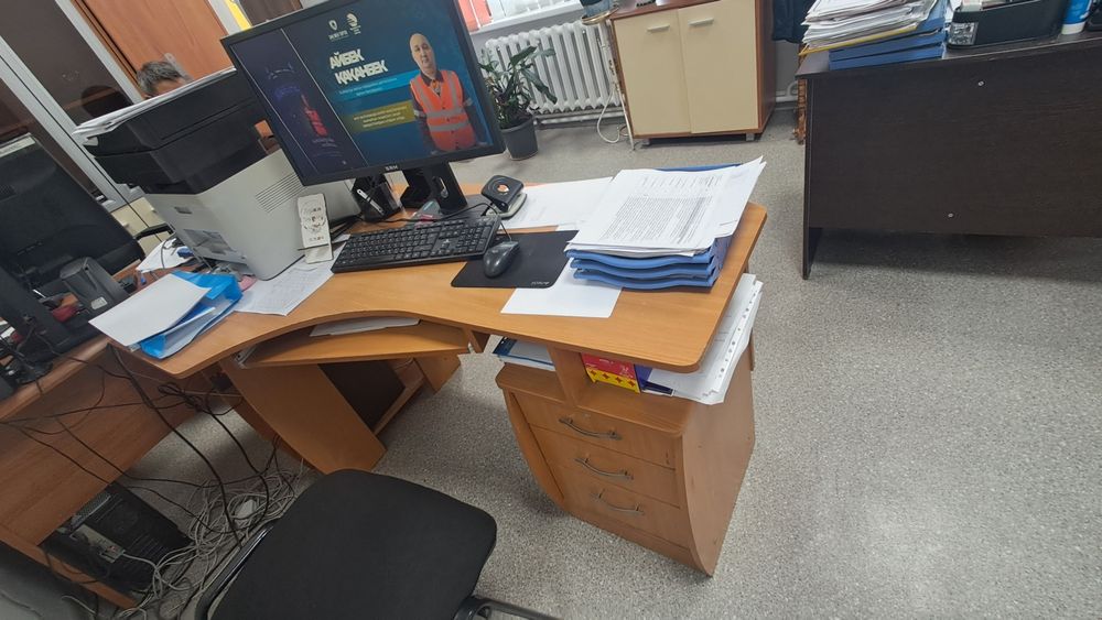 Продам офисную мебель