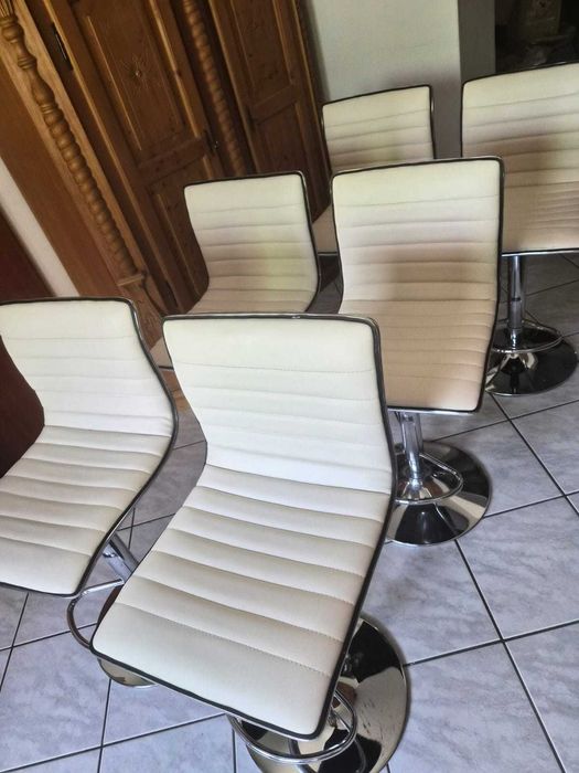 Scaune , 300 lei bucata