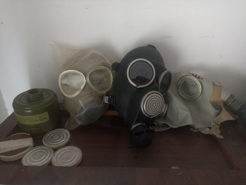 Противогазы с подсумками