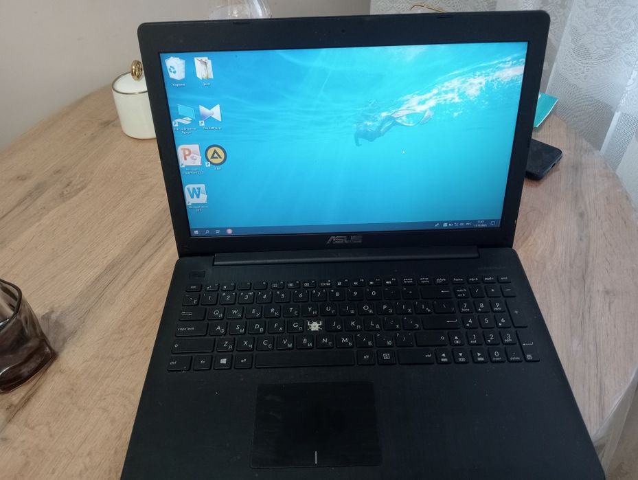 Продам ноутбук состояние среднее