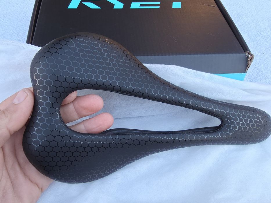 Șa de bicicleta din carbon RYET